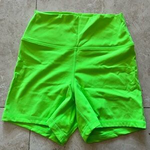 Fleo Shorts Workout Gym Train Athletic Run Biker NWOT Athleisure CrossFit Green